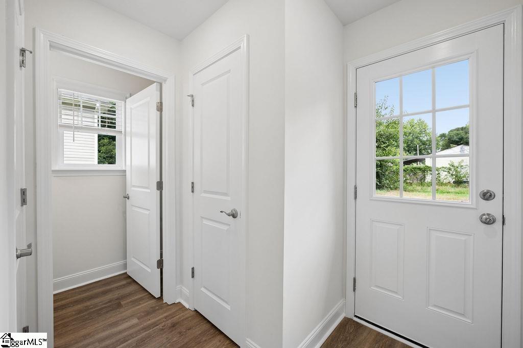 670 Saxon Avenue Property Photo 16
