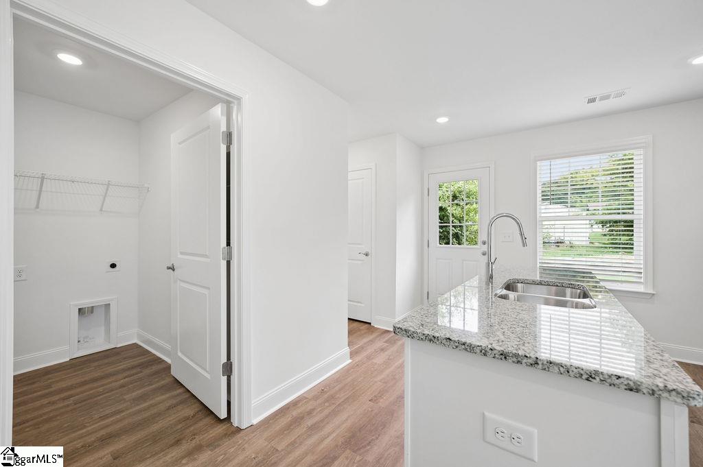 670 Saxon Avenue Property Photo 17