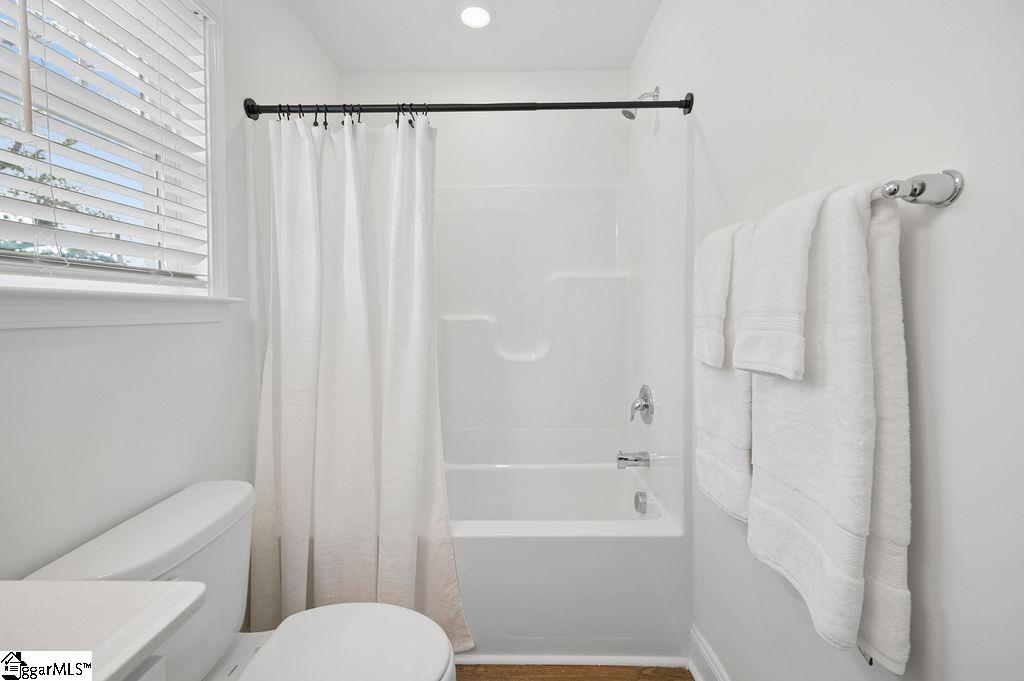 670 Saxon Avenue Property Photo 23