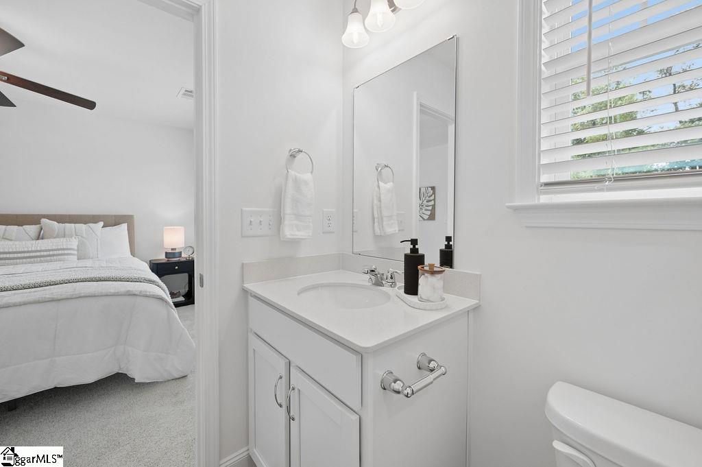 670 Saxon Avenue Property Photo 26