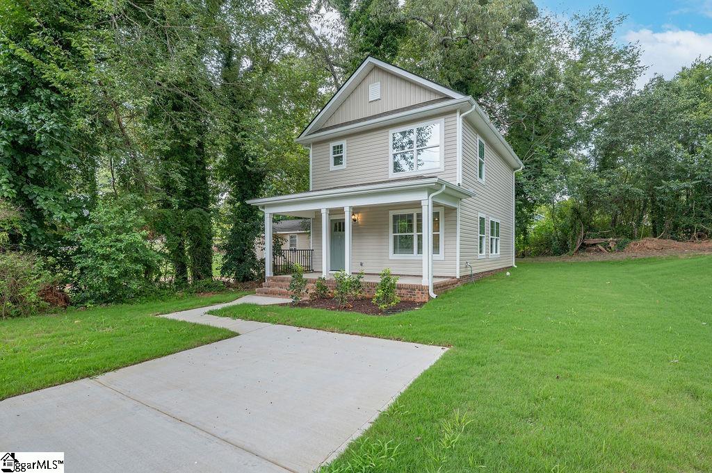 674 Saxon Avenue Property Photo 4