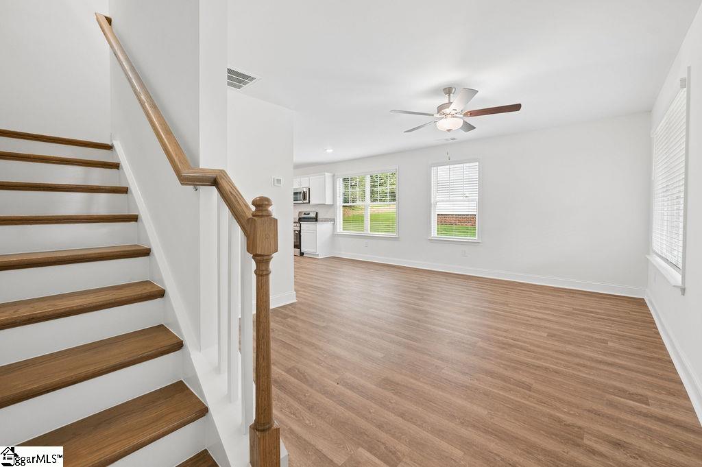 674 Saxon Avenue Property Photo 10
