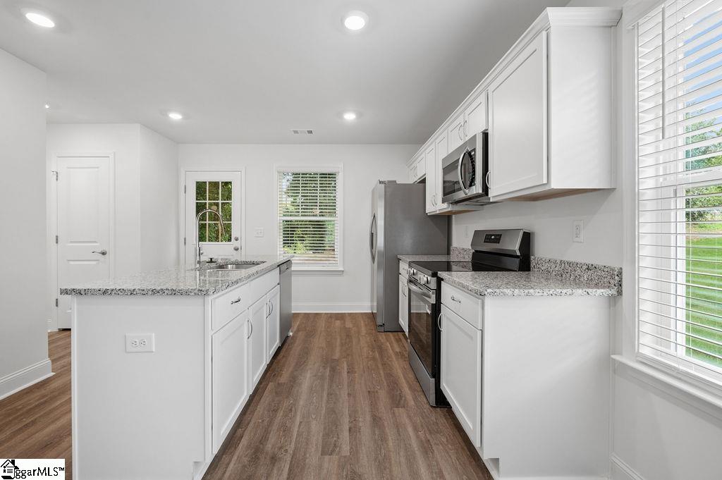 674 Saxon Avenue Property Photo 16