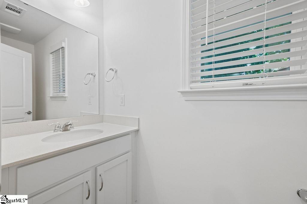 674 Saxon Avenue Property Photo 21