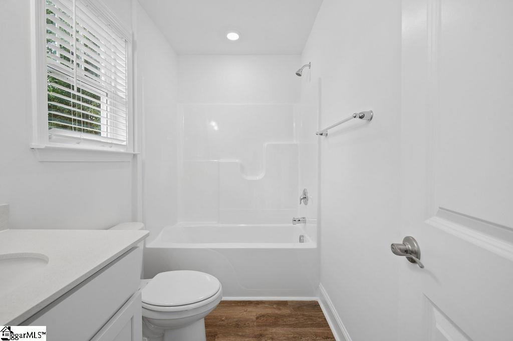 674 Saxon Avenue Property Photo 30