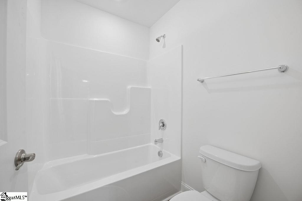 674 Saxon Avenue Property Photo 32