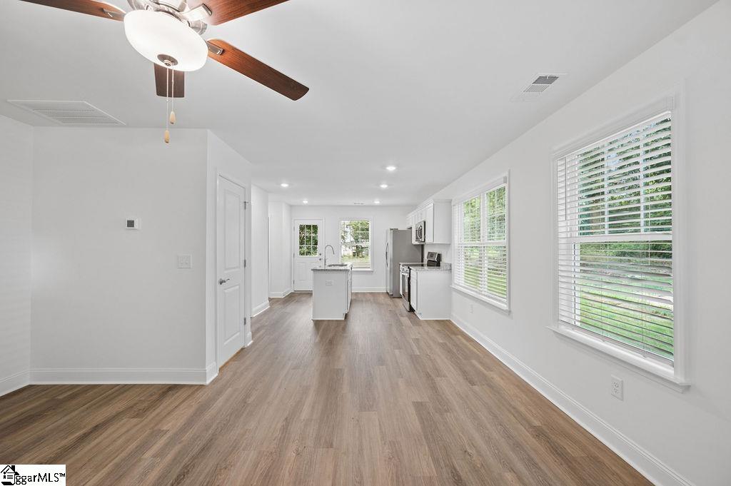 672 Saxon Avenue Property Photo 4