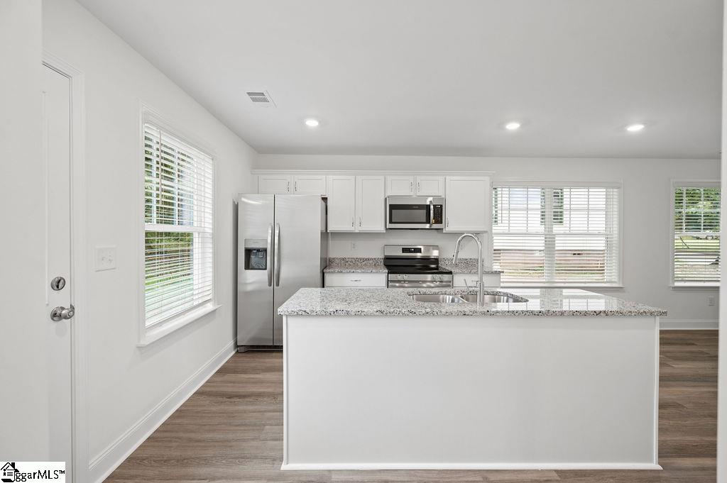 672 Saxon Avenue Property Photo 10