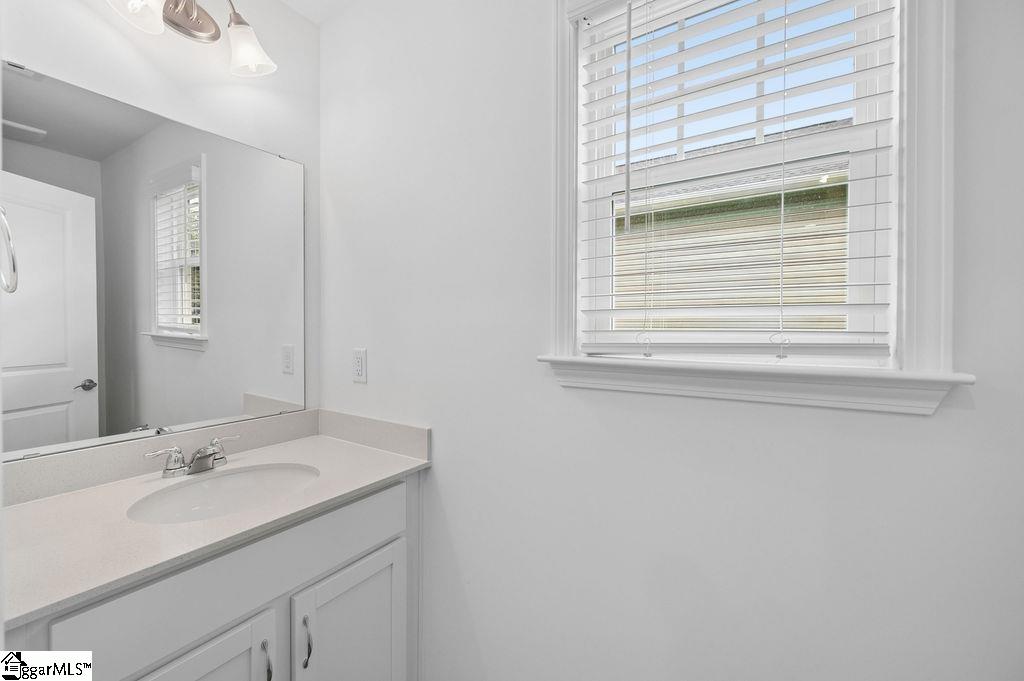 672 Saxon Avenue Property Photo 12