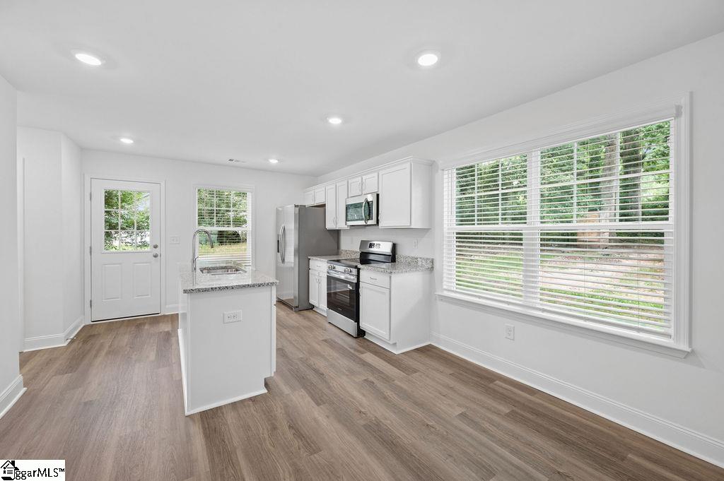 672 Saxon Avenue Property Photo 15
