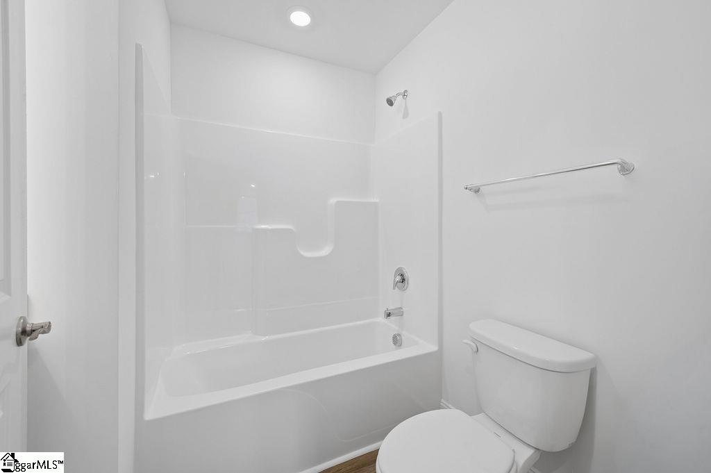672 Saxon Avenue Property Photo 20
