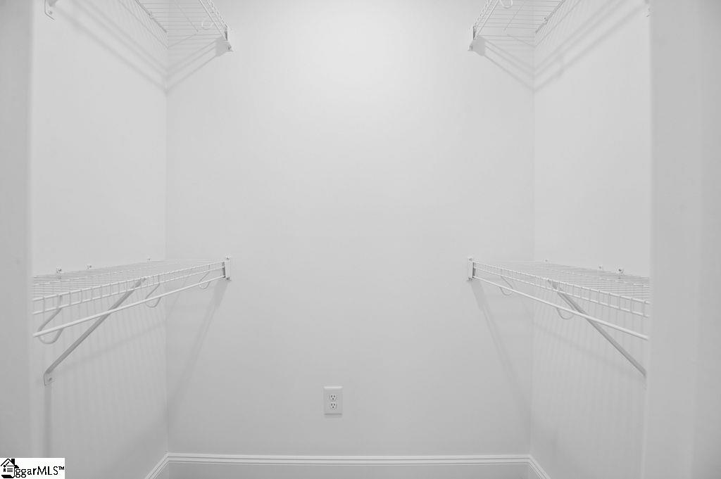 672 Saxon Avenue Property Photo 23