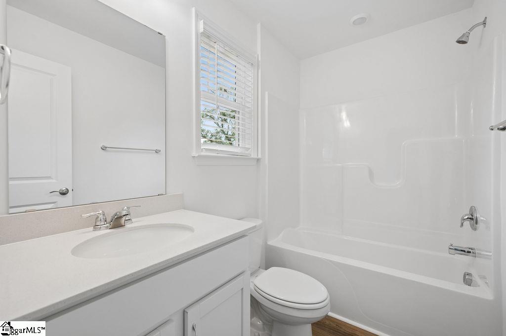 672 Saxon Avenue Property Photo 26