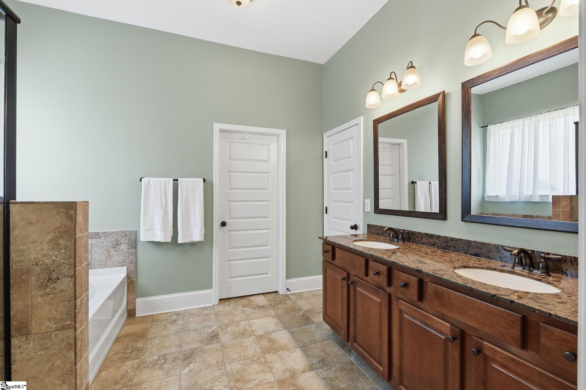 425 Castleford Place Property Photo 17