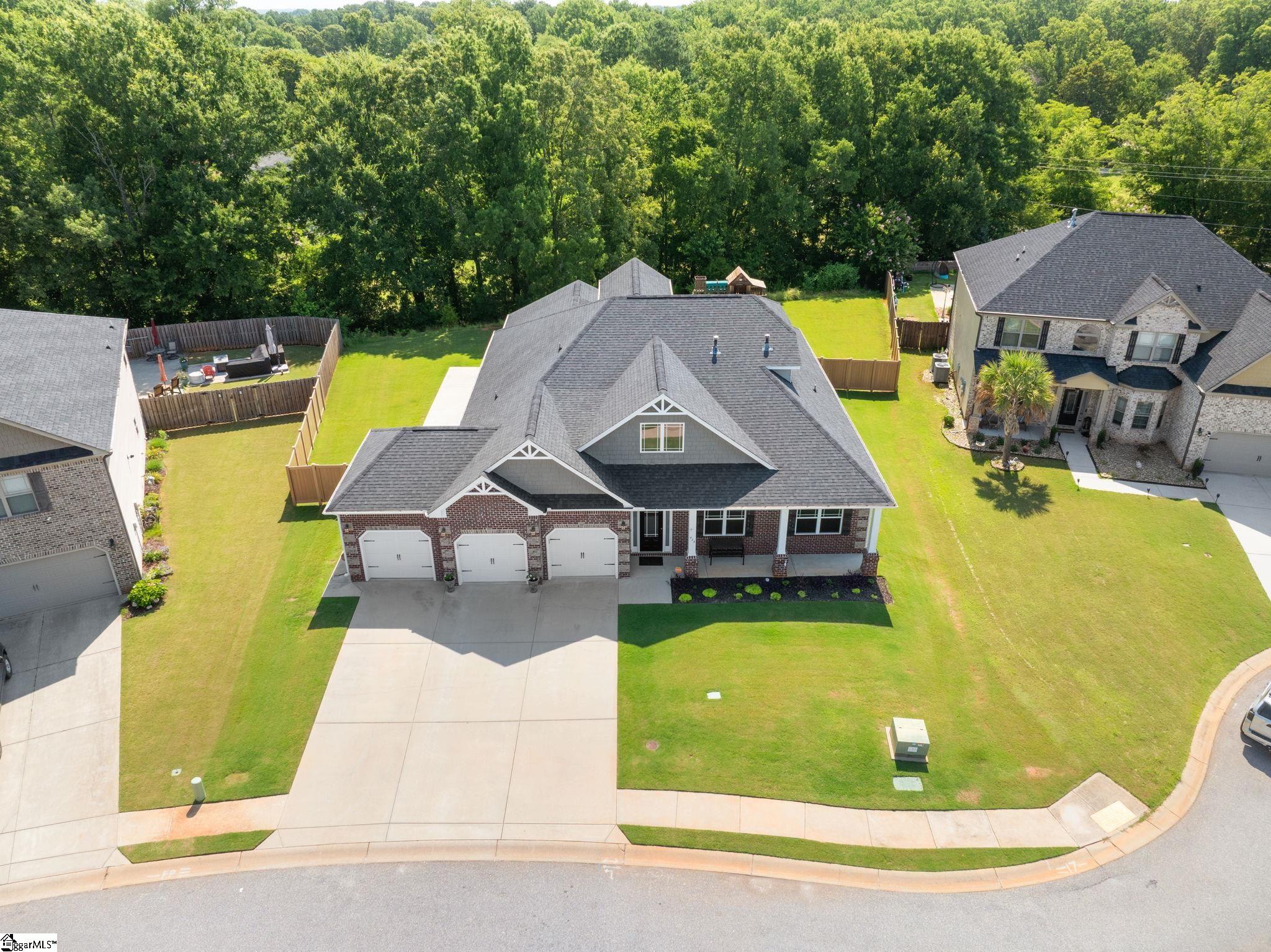 425 Castleford Place Property Photo 40