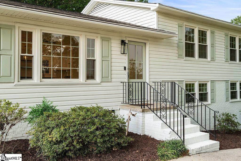 102 Kathryan Court Property Photo 2