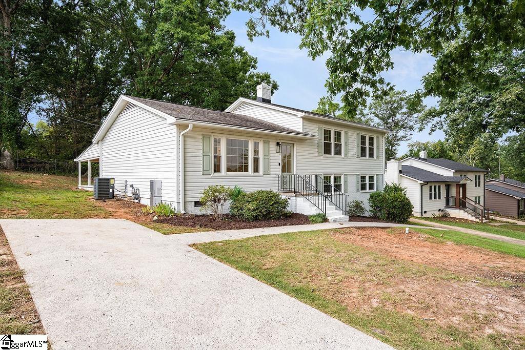 102 Kathryan Court Property Photo 3