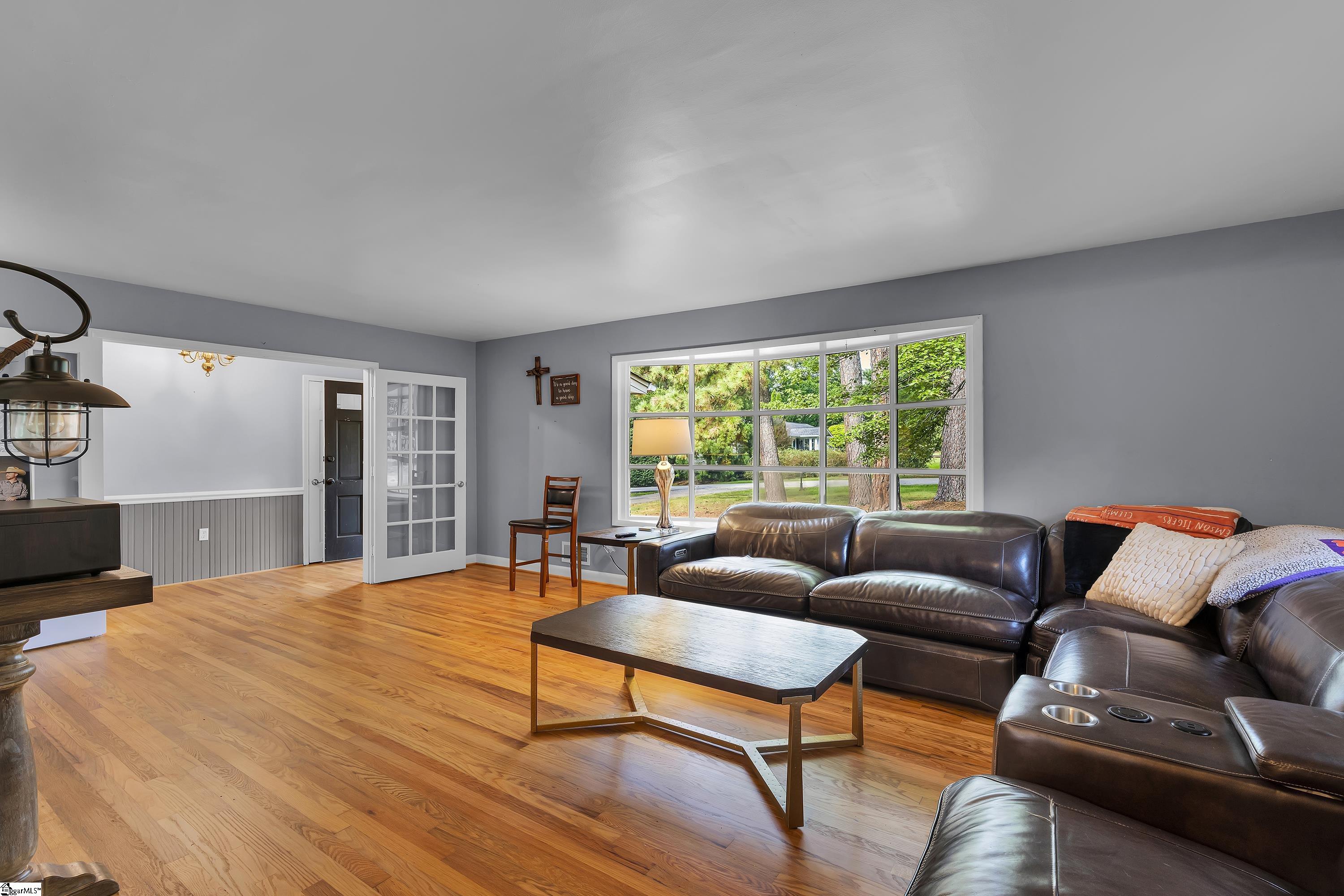 2209 Edgefield Road Property Photo 2