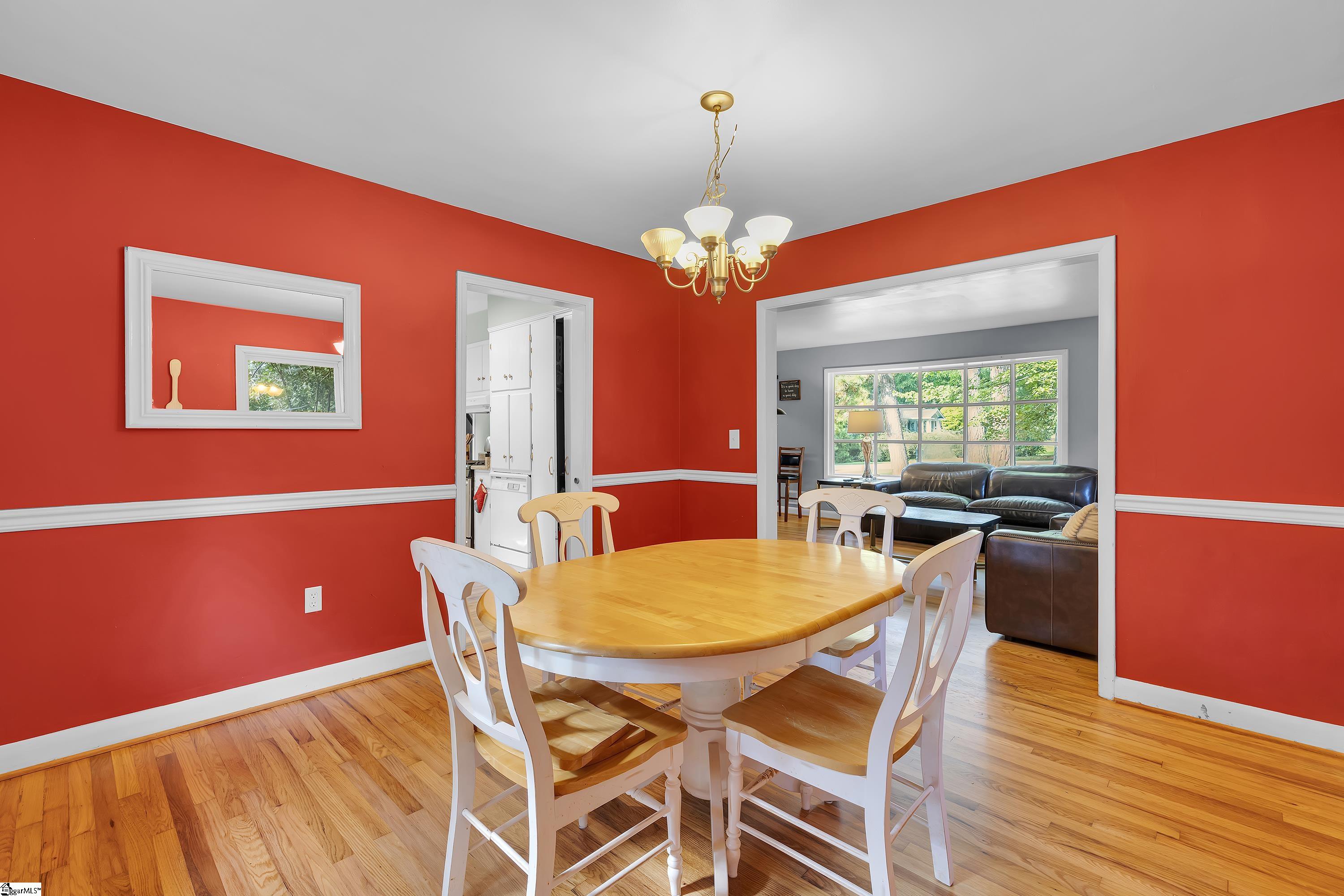 2209 Edgefield Road Property Photo 4