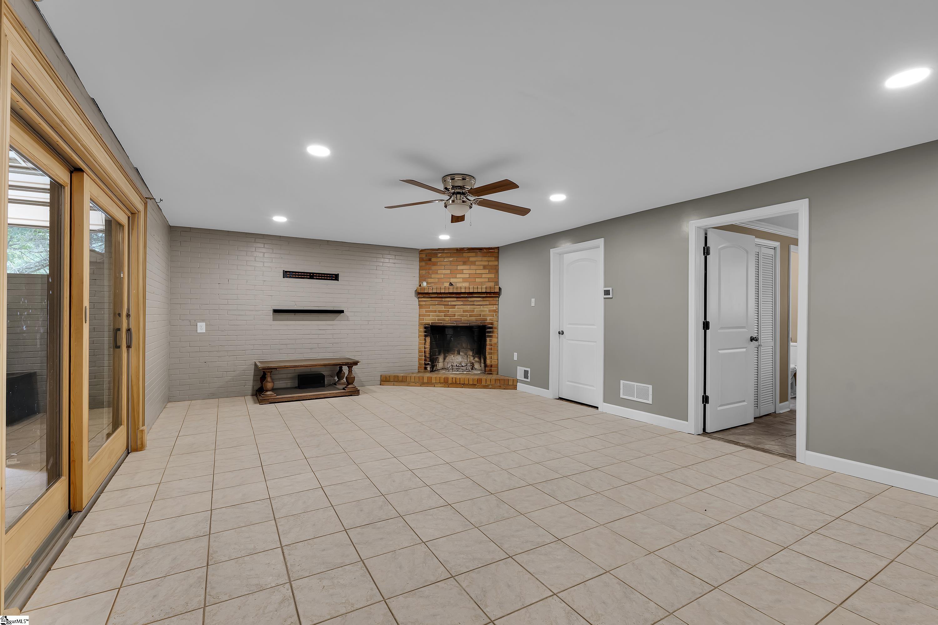 2209 Edgefield Road Property Photo 5