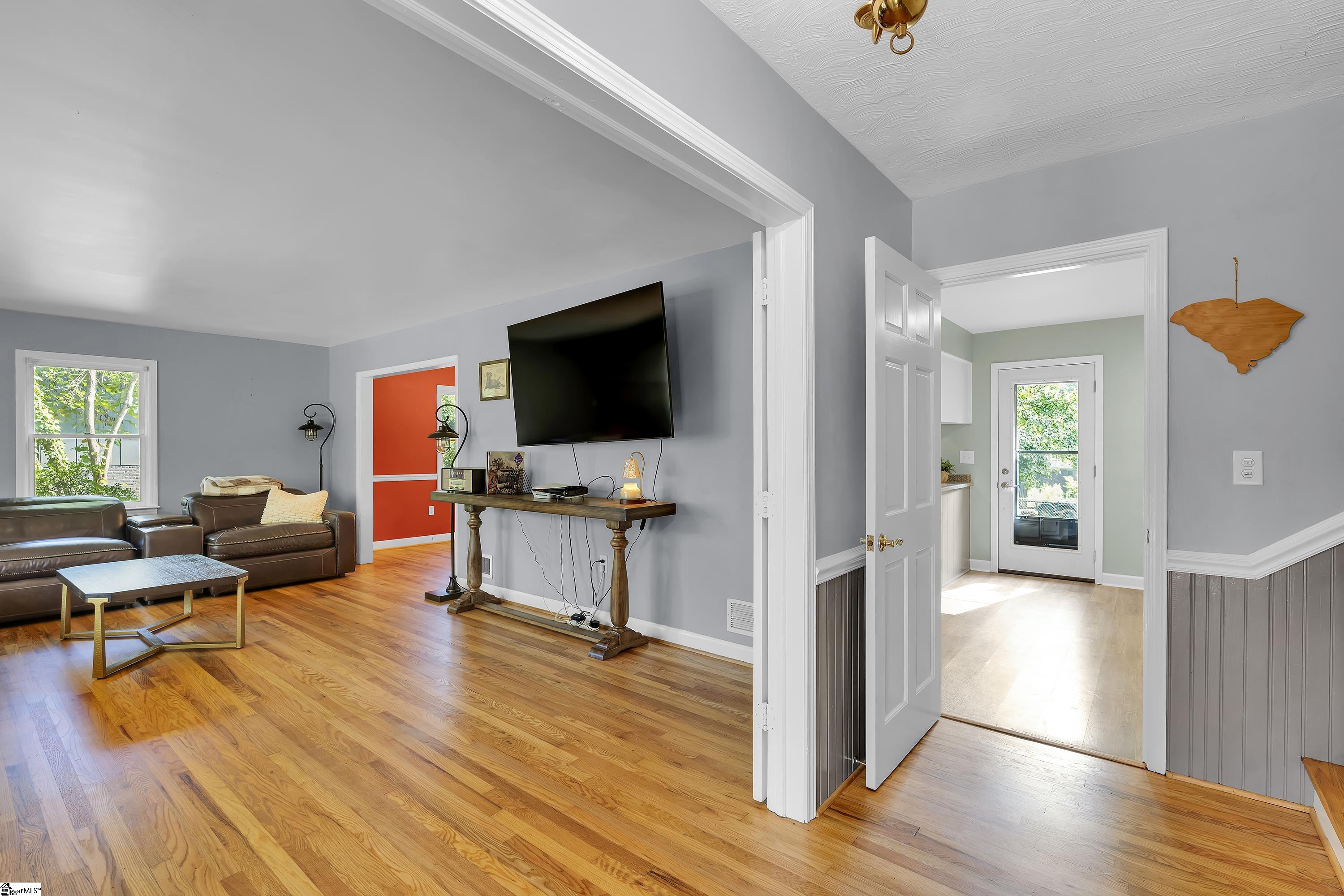 2209 Edgefield Road Property Photo 9