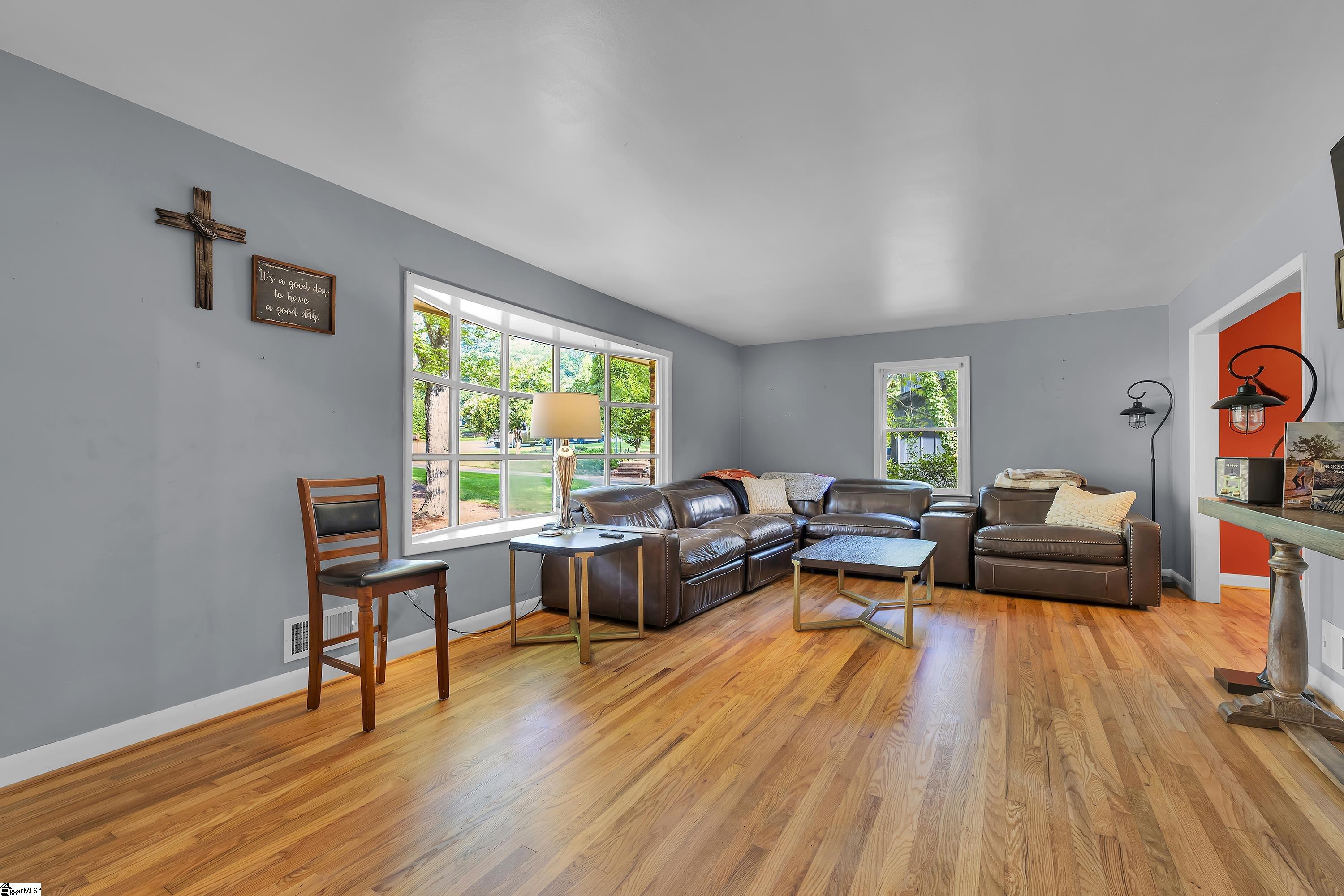 2209 Edgefield Road Property Photo 10