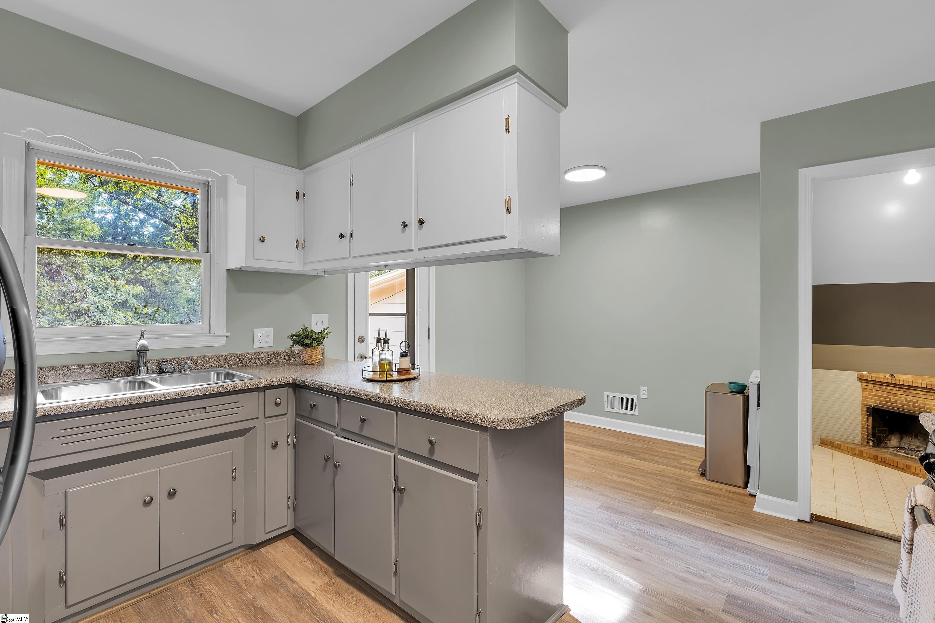 2209 Edgefield Road Property Photo 12