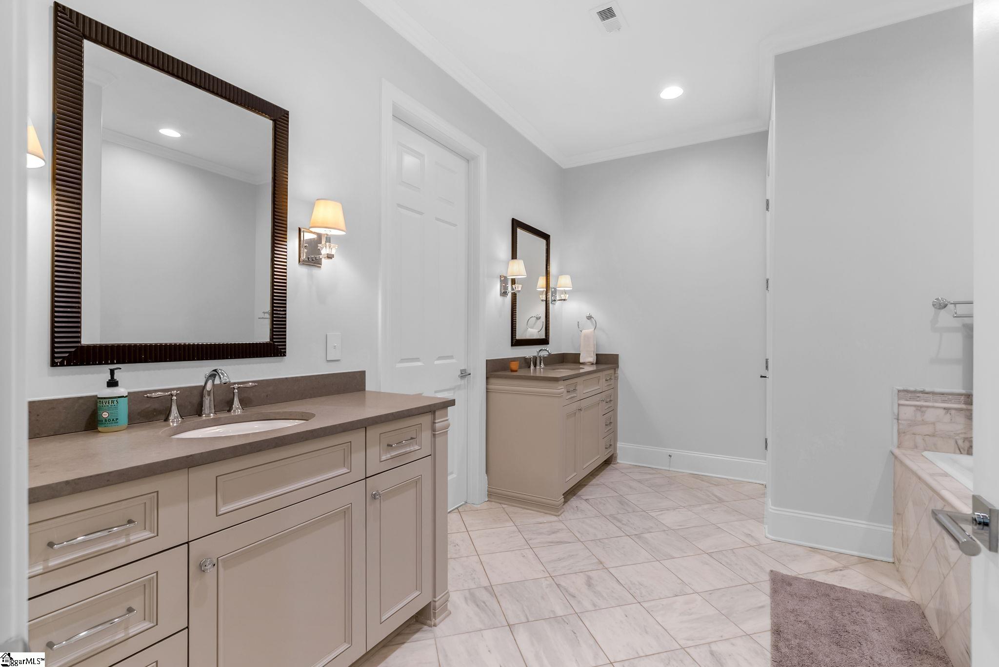 323 Imperia Court Property Photo 16