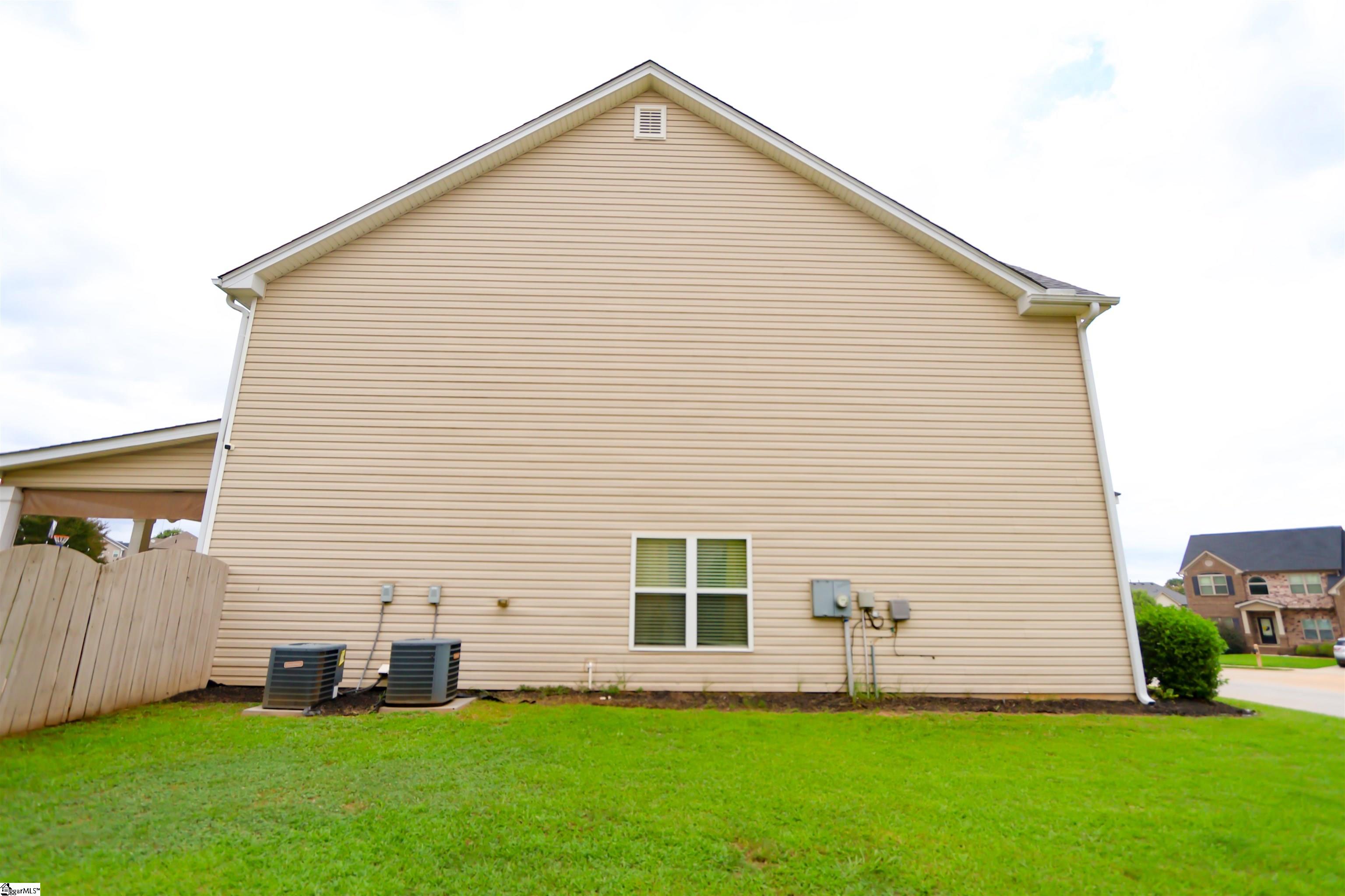 526 W Holloway Drive Property Photo 3