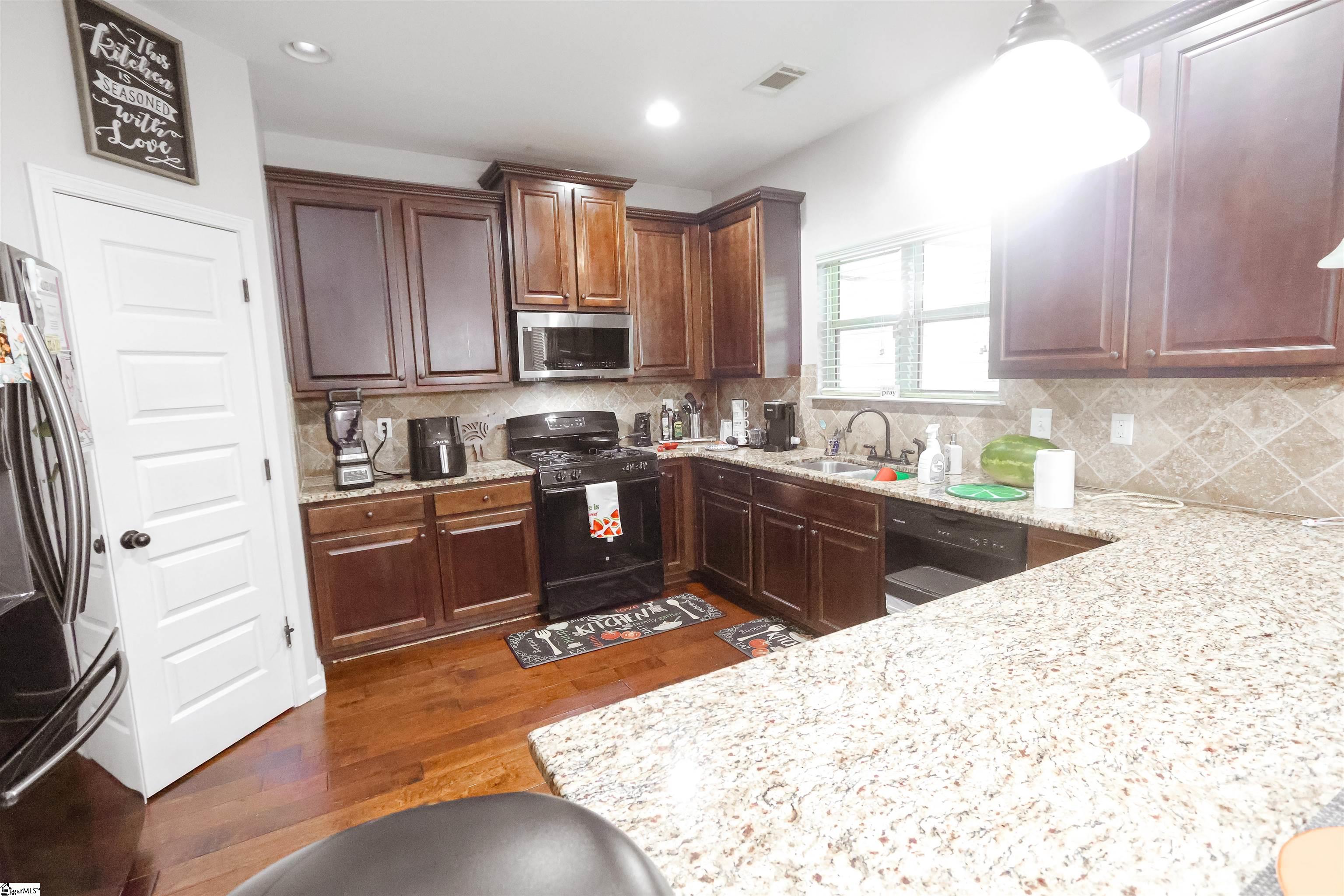 526 W Holloway Drive Property Photo 16