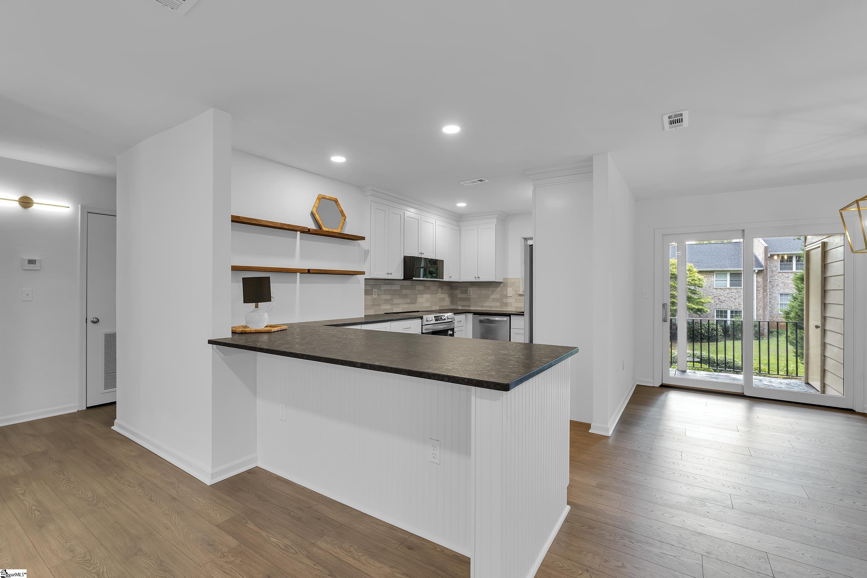 925 Cleveland Street Property Photo 3
