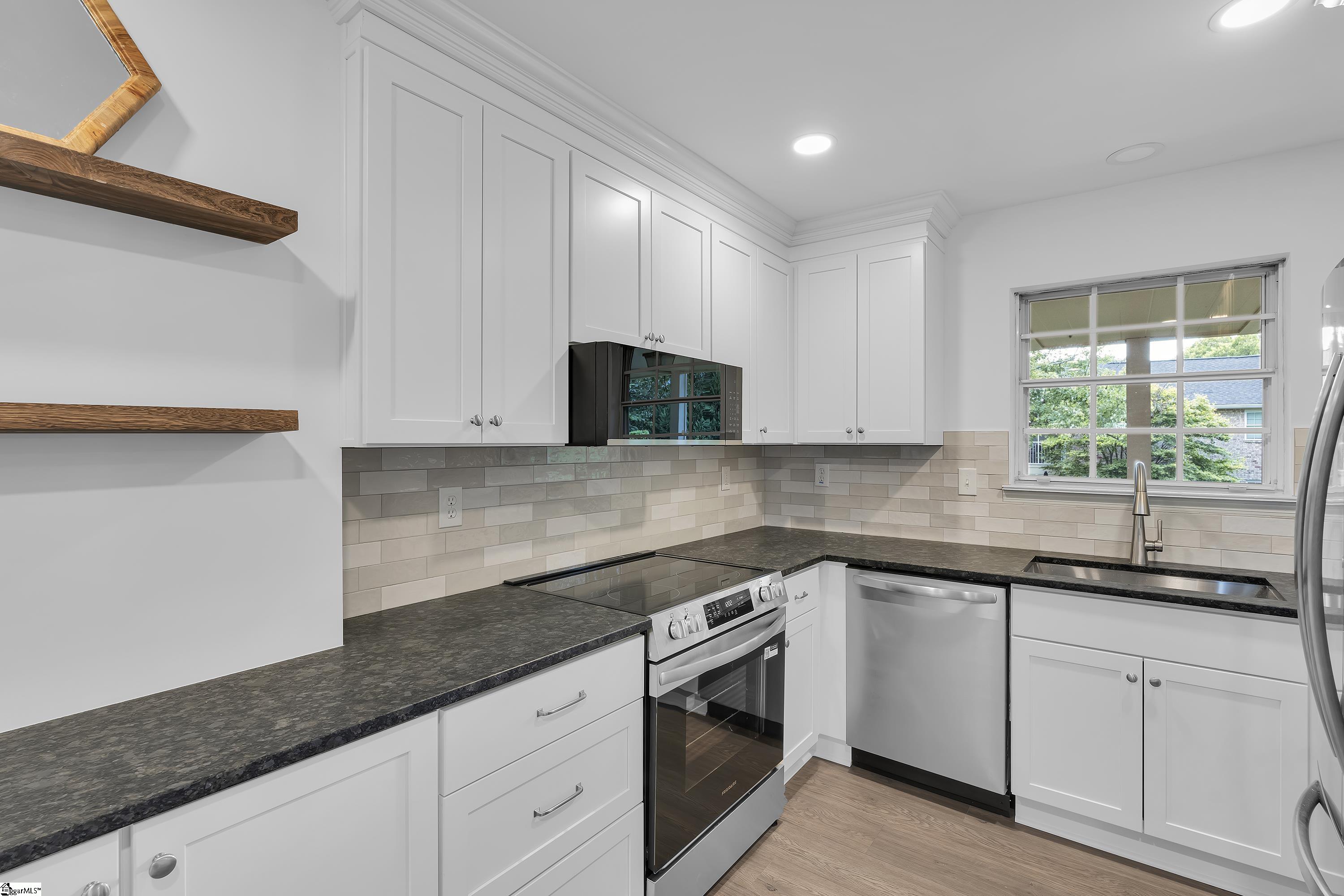 925 Cleveland Street Property Photo 4