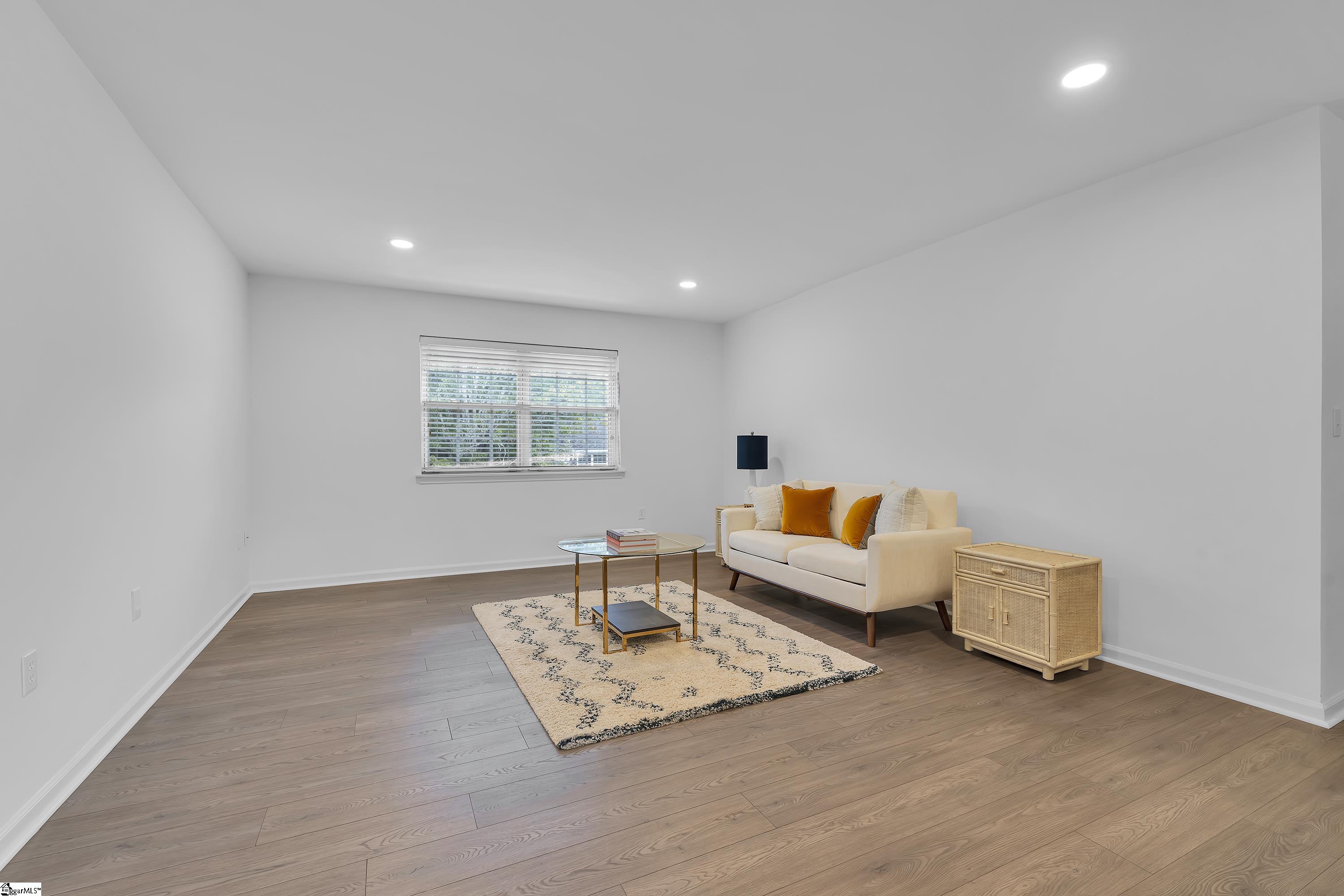 925 Cleveland Street Property Photo 6