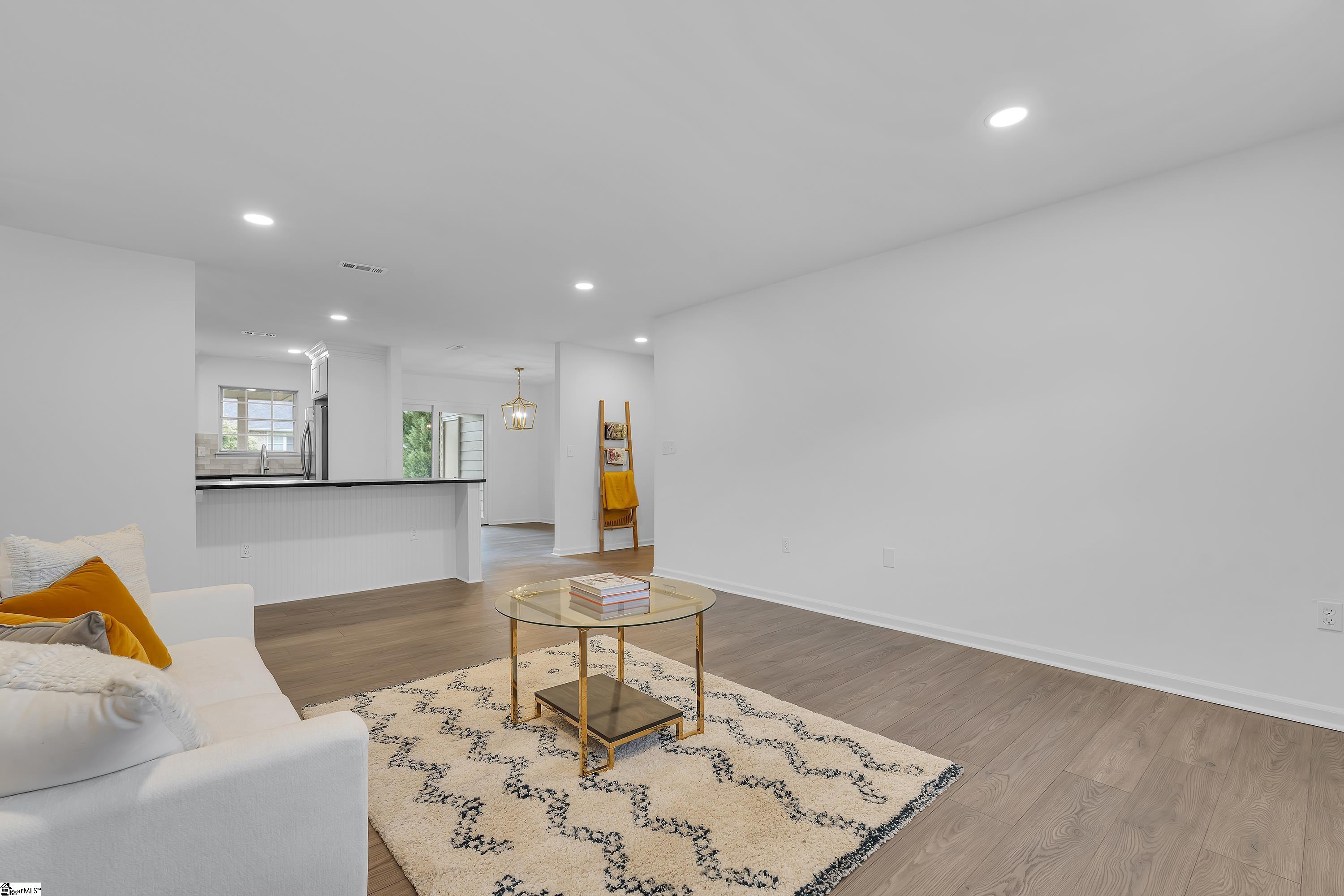 925 Cleveland Street Property Photo 8