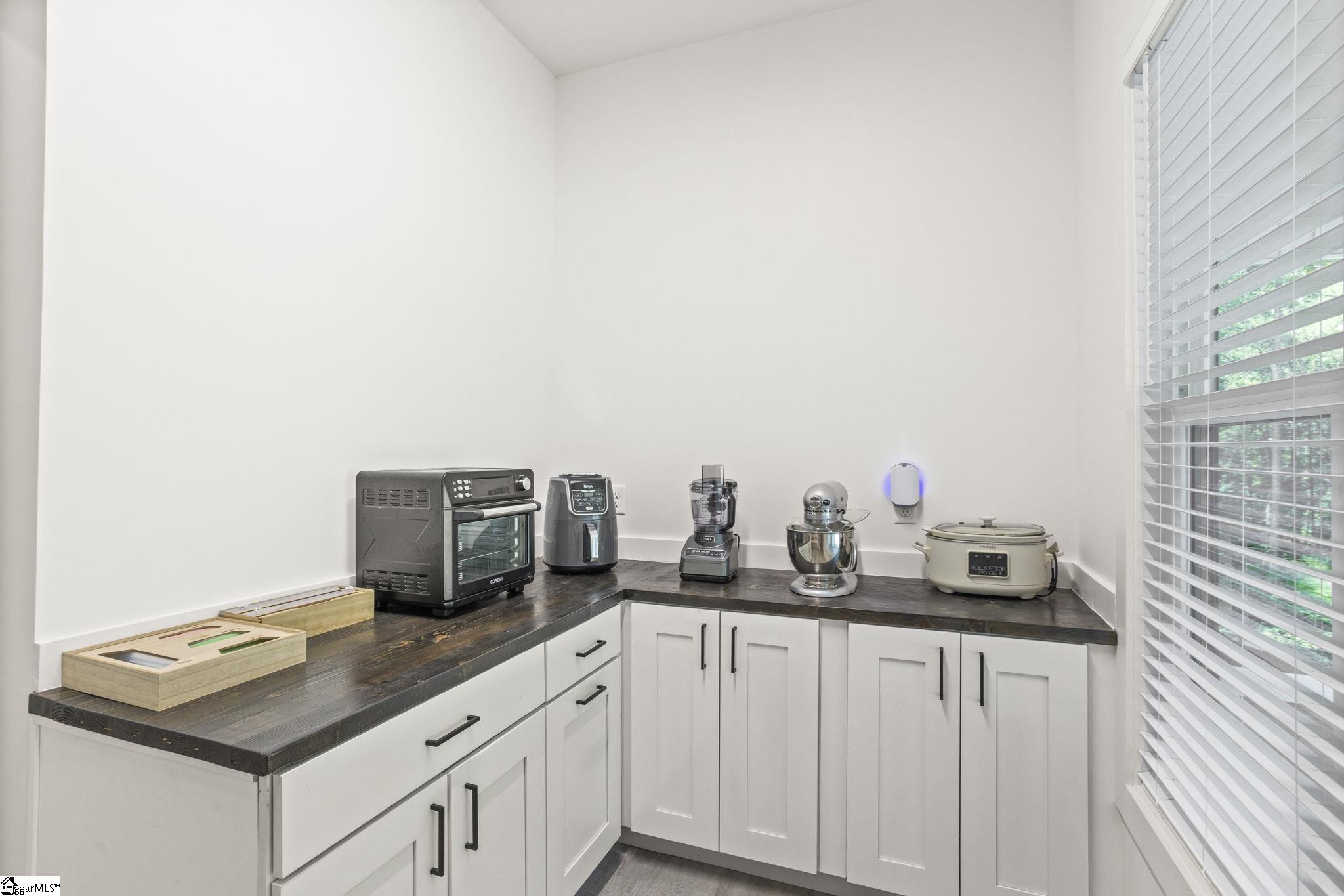 433 Lynn Road Property Photo 10