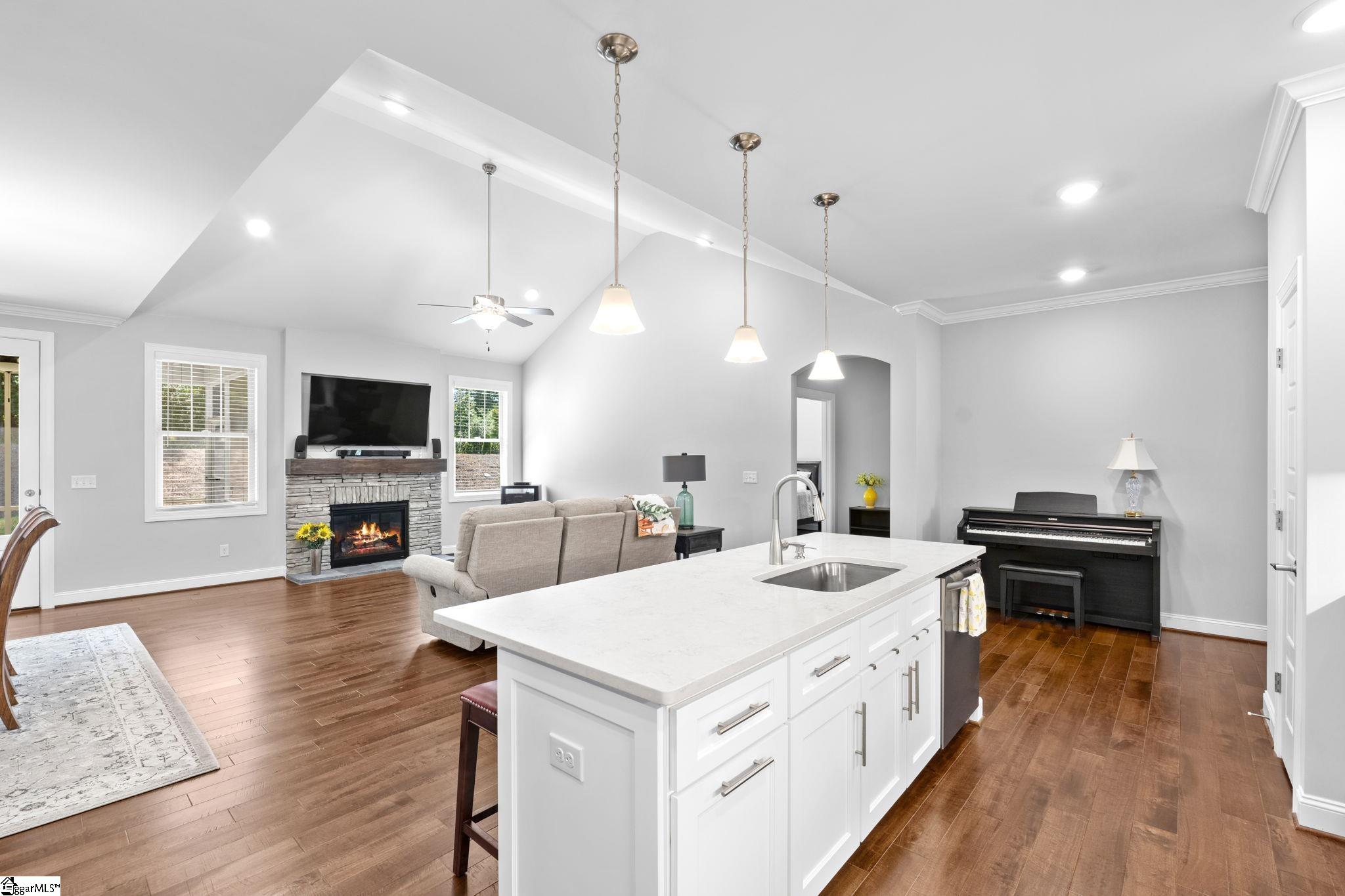 1602663 Property Photo 3