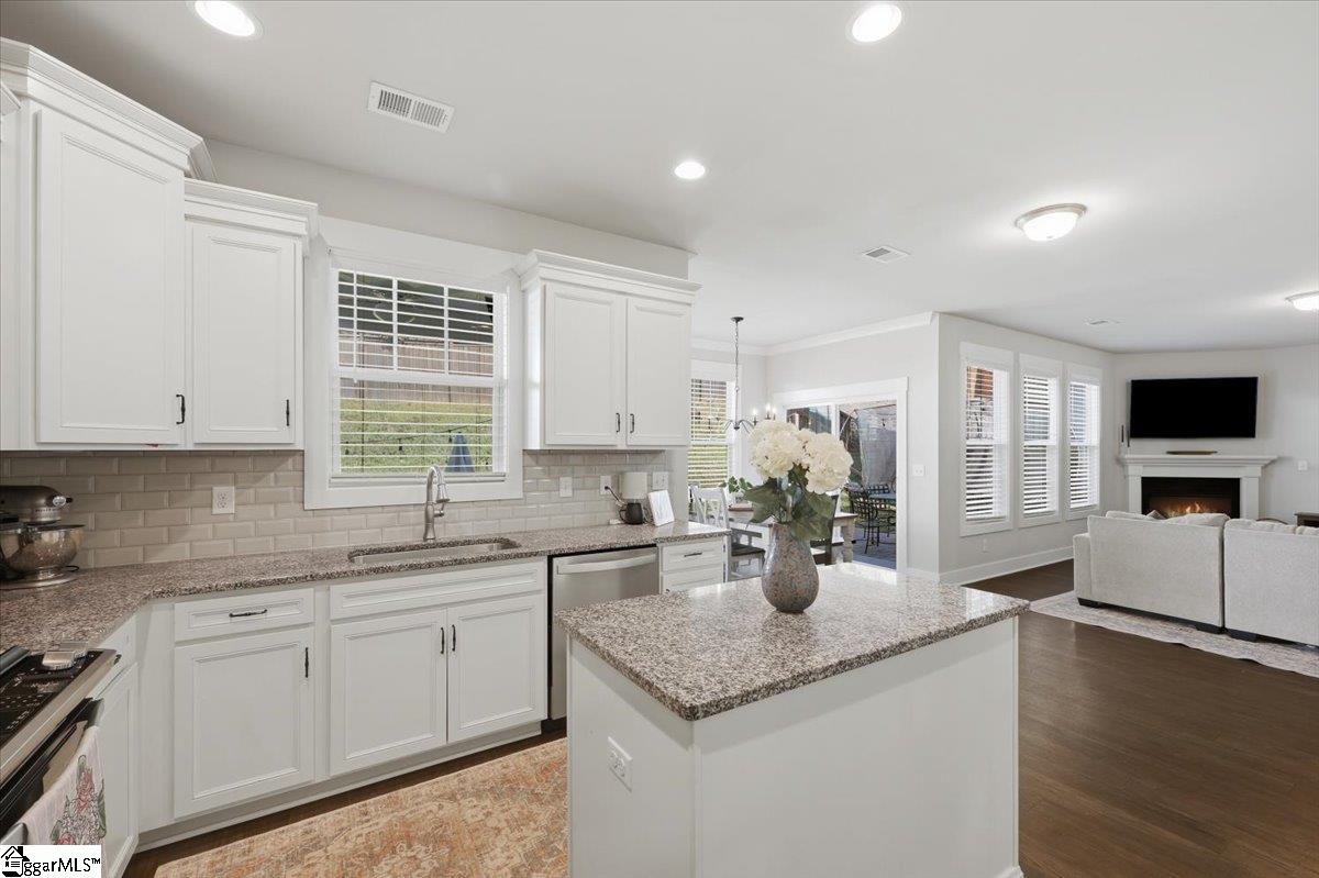 318 Kelby Street Property Photo 10