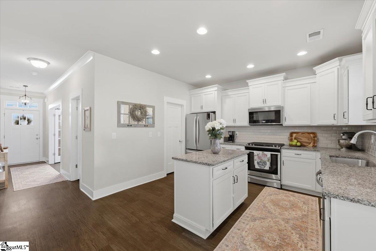 318 Kelby Street Property Photo 17