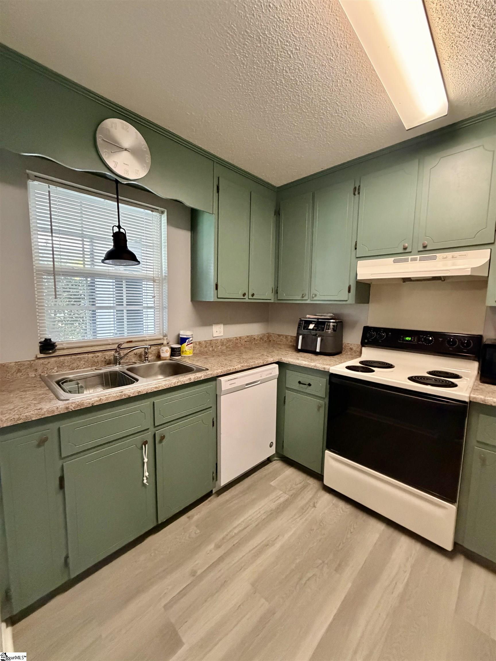 34 Birchview Street Property Photo 25
