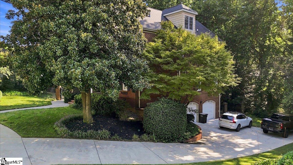 309 Chancellors Park Court Property Photo 5