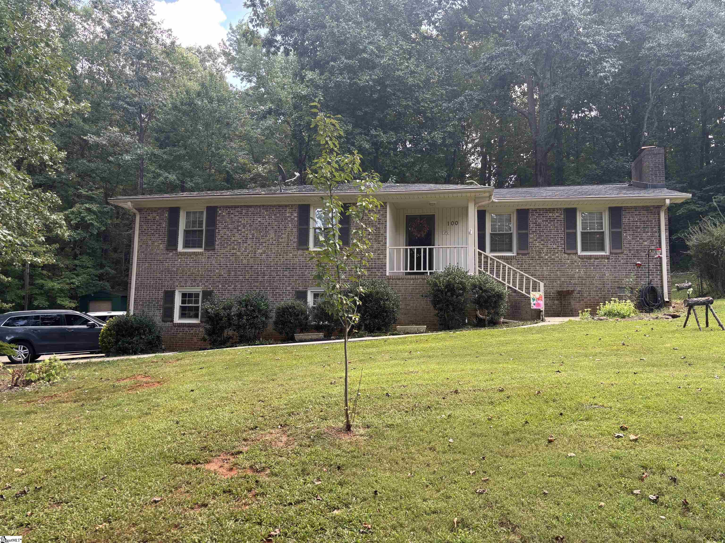 100 Laconia Drive Property Photo 1