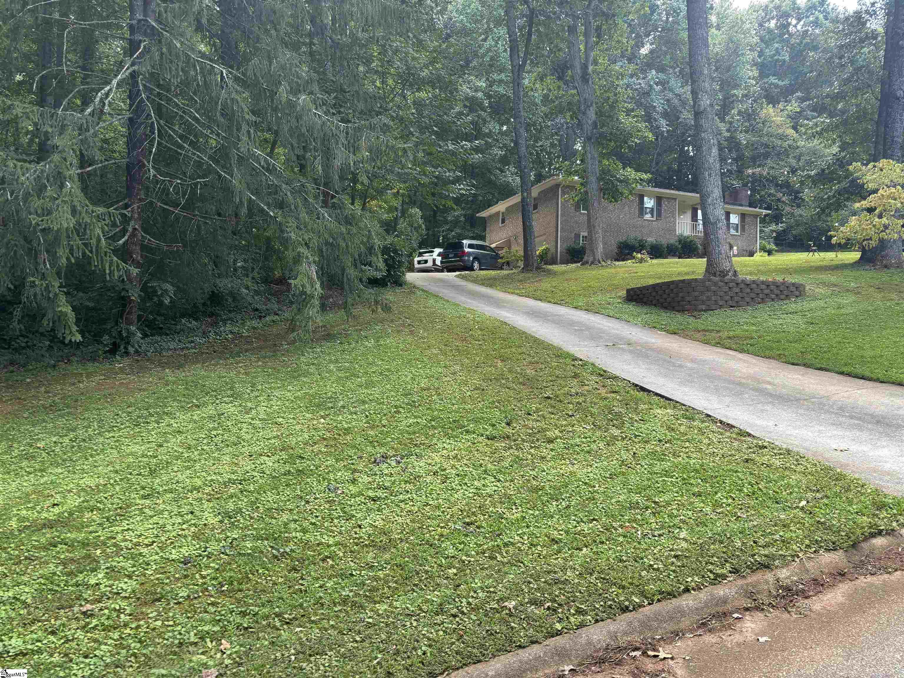 100 Laconia Drive Property Photo 3
