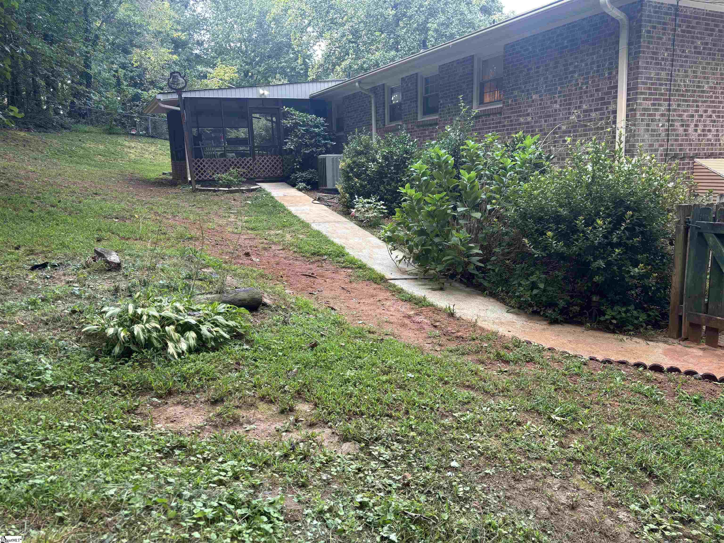 100 Laconia Drive Property Photo 5