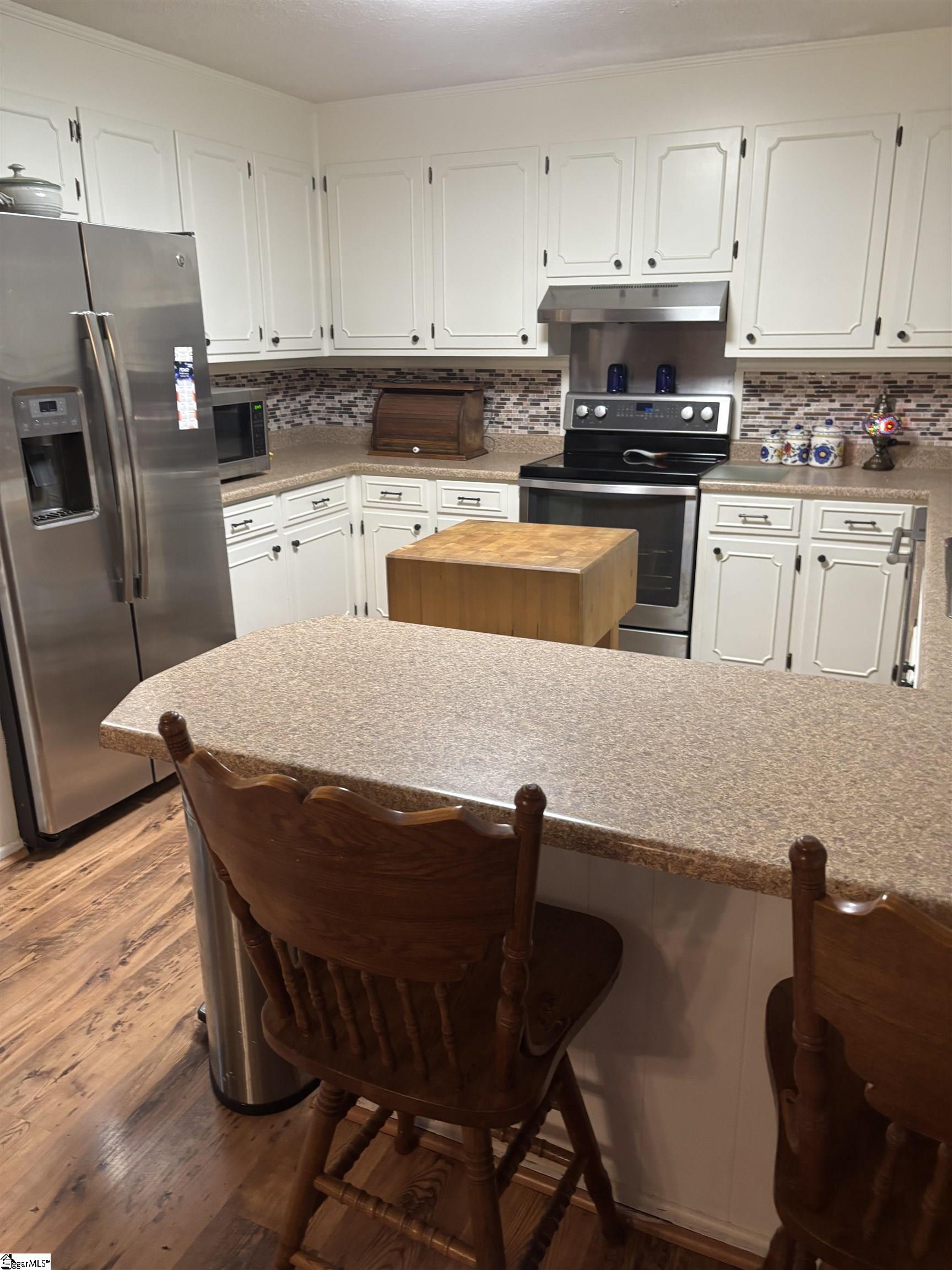 100 Laconia Drive Property Photo 11