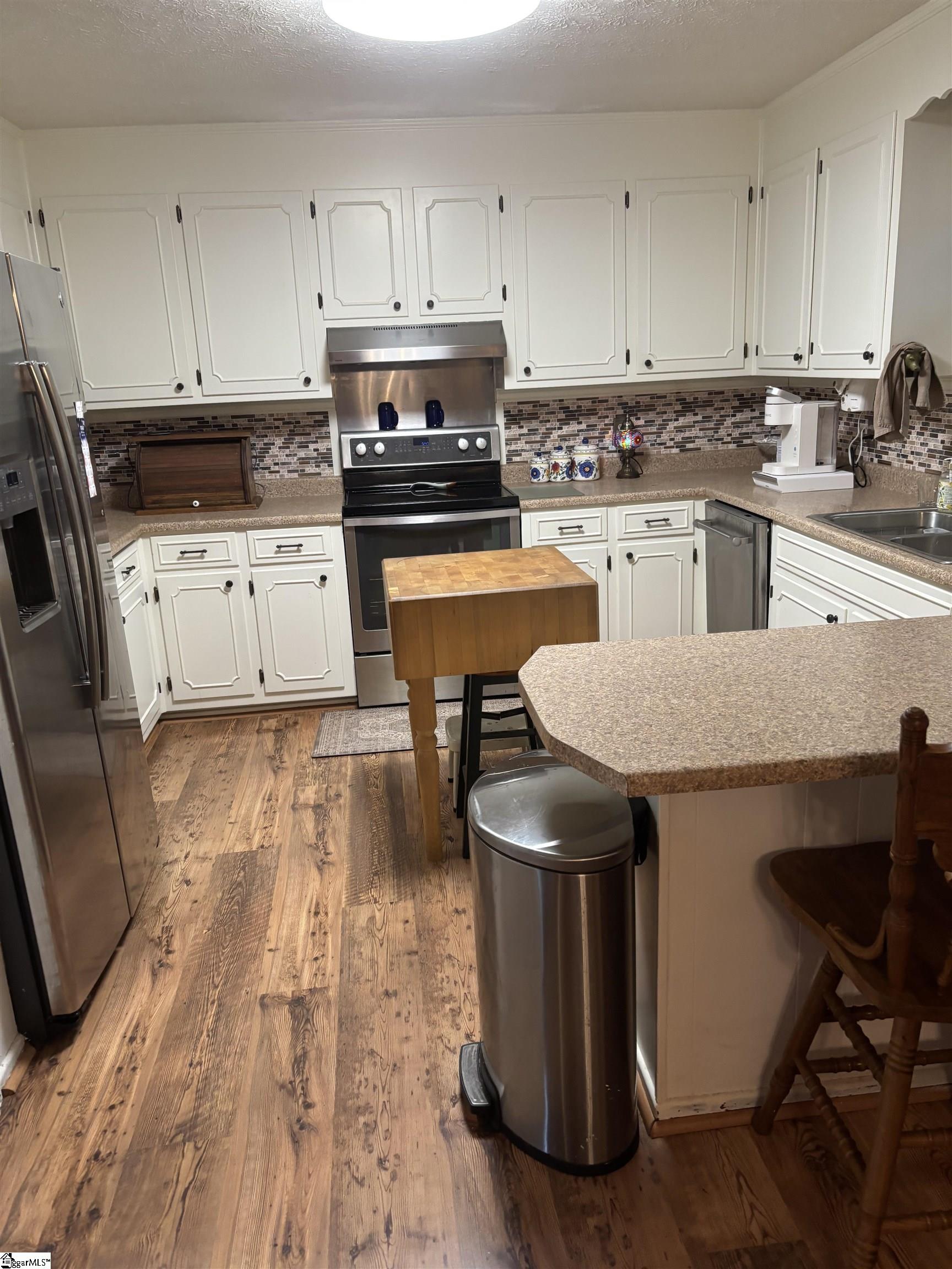 100 Laconia Drive Property Photo 12