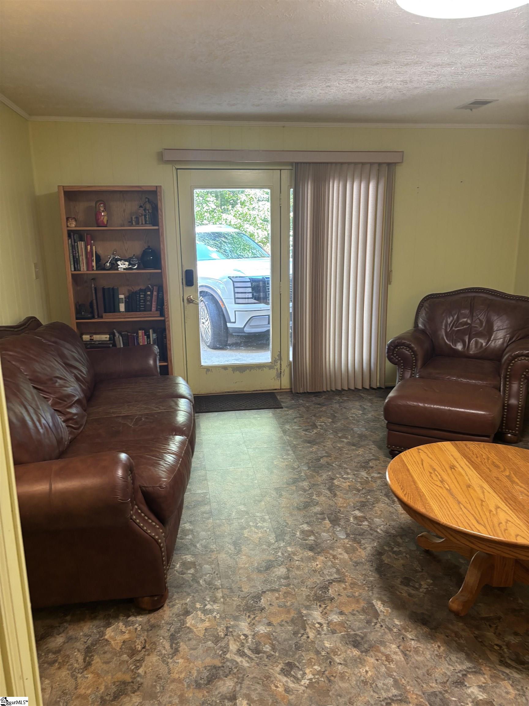 100 Laconia Drive Property Photo 14
