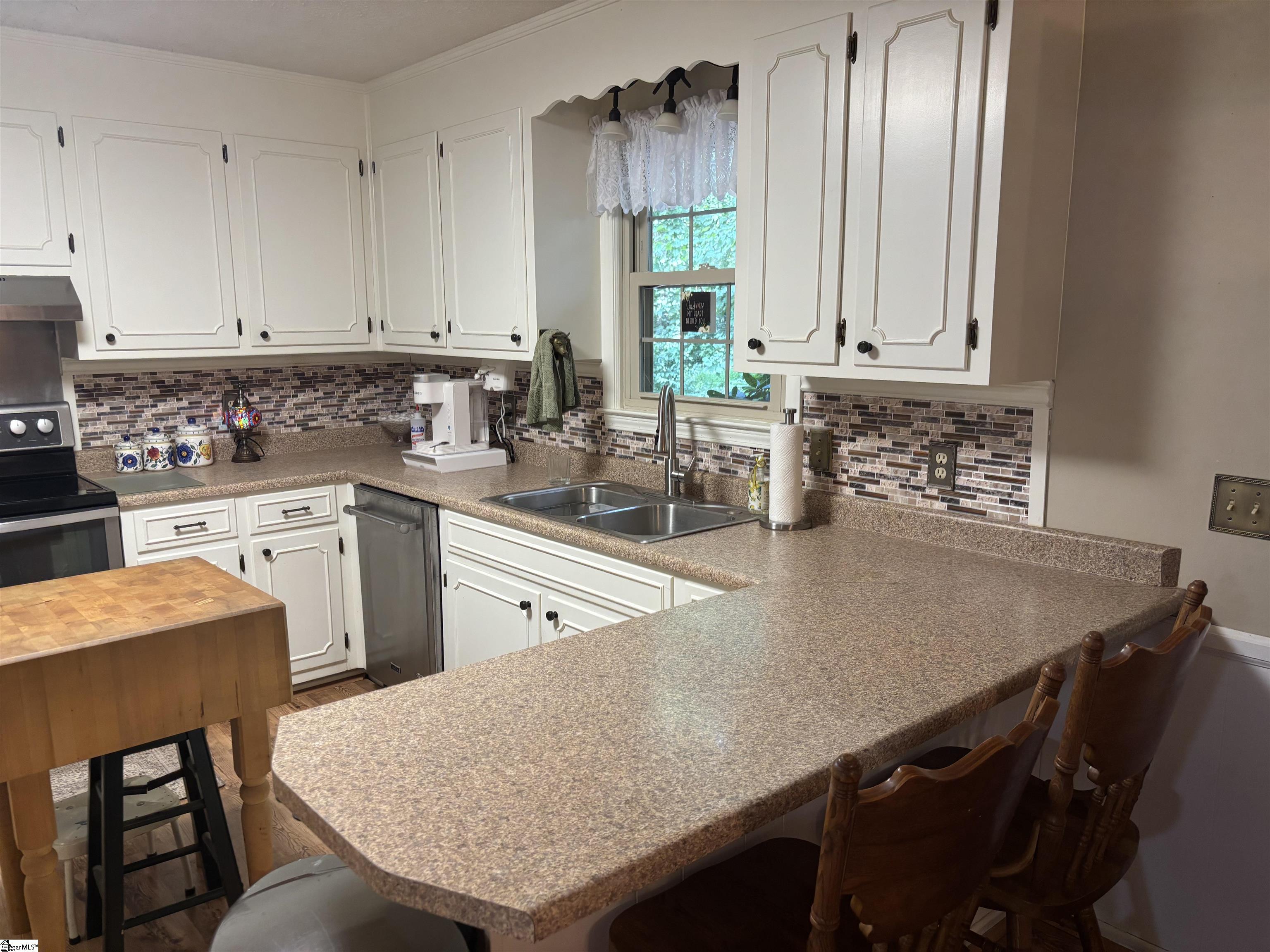 100 Laconia Drive Property Photo 18