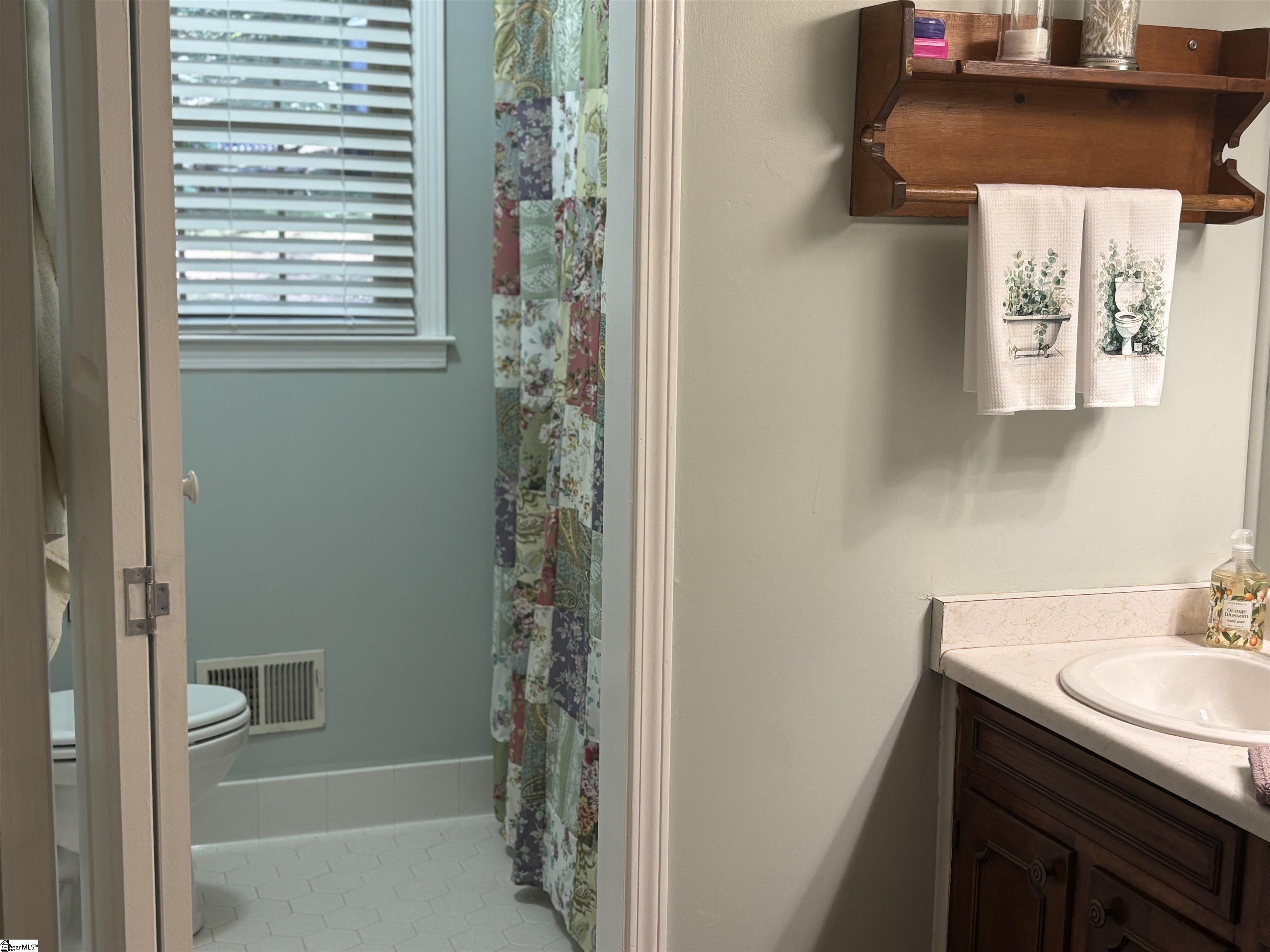 100 Laconia Drive Property Photo 21