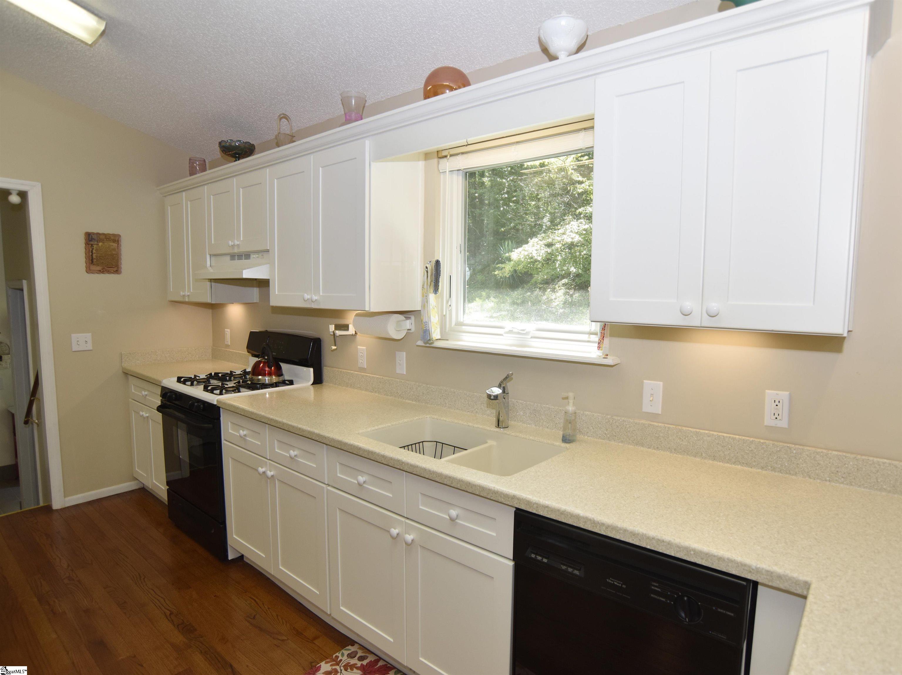 200 Sheffield Road Property Photo 8