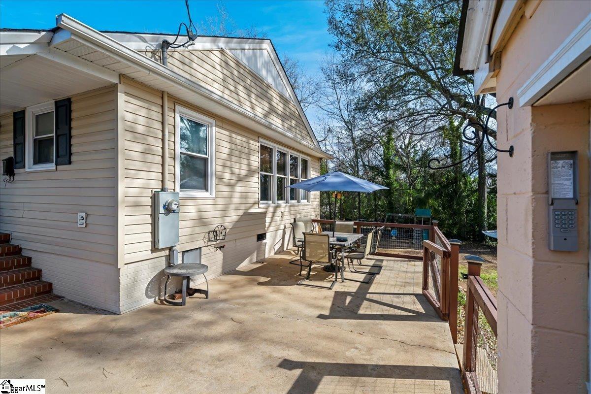 238 California Avenue Property Photo 4